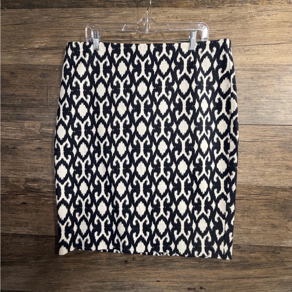 Ann Taylor Navy and White Geometric Pencil Skirt